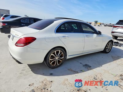 Trzecie zdjęcie samochodu z tyłu: 2017 MERCEDES-BENZ C 300 VIN:55SWF4JB0HU205460 - miniatura