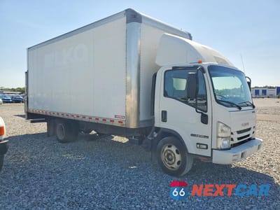 Czwarte zdjęcie samochodu z boku: 2021 ISUZU NPR HD DELIVERY TRUCK VIN:54DC4W1D6MS206662 - miniatura