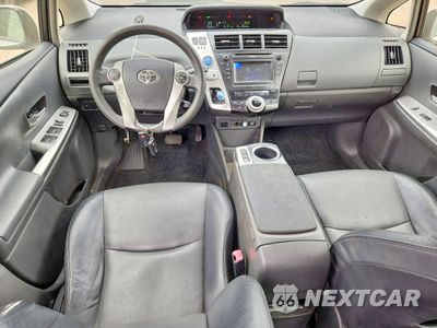 Zdjęcie 8 z 12 samochodu: 2012 TOYOTA PRIUS V FIVE VIN:JTDZN3EU4C3153716 - miniatura