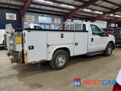 Trzecie zdjęcie samochodu z tyłu: 2015 FORD F350 SUPER DUTY VIN:1FDBF3E64FEC72581 - miniatura