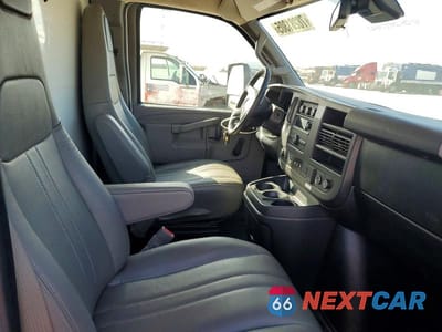 Zdjęcie 11 z 13 samochodu: 2020 GMC SAVANA BOX TRUCK VIN:7GZ37TCG0LN003400 - miniatura