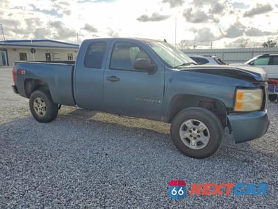 Czwarte zdjęcie samochodu z boku: 2008 CHEVROLET SILVERADO K1500 VIN:1GCEK19J88Z135106 - miniatura