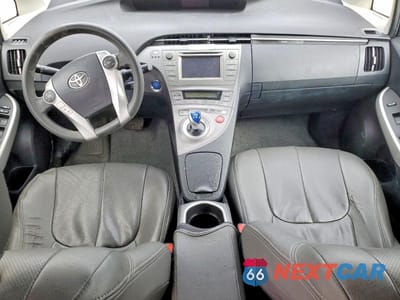 Zdjęcie 8 z 12 samochodu: 2015 TOYOTA PRIUS TWO VIN:JTDKN3DU9F0472330 - miniatura