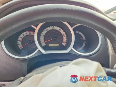 Zdjęcie 9 z 12 samochodu: 2015 TOYOTA TACOMA V6 VIN:3TMLU4EN7FM186283 - miniatura