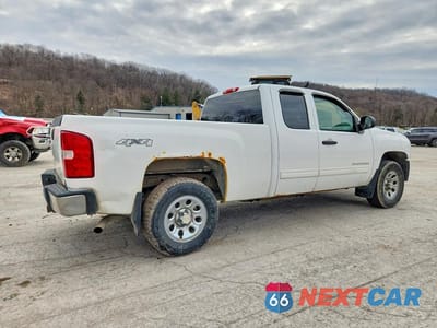 Trzecie zdjęcie samochodu z tyłu: 2011 CHEVROLET SILVERADO K1500 LS VIN:1GCRKREA2BZ445006 - miniatura