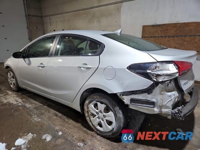 Drugie zdjęcie samochodu z przodu: 2017 KIA FORTE LX VIN:3KPFL4A70HE121005 - miniatura