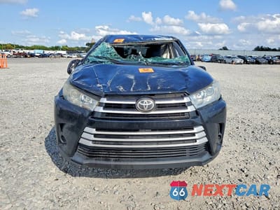 Piąte zdjęcie samochodu w środku: 2019 TOYOTA HIGHLANDER LE VIN:5TDZARFH1KS050072 - miniatura