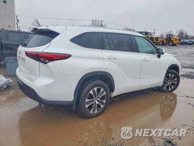 Trzecie zdjęcie samochodu z tyłu: 2022 TOYOTA HIGHLANDER XLE VIN:5TDGZRBH2NS250971 - miniatura