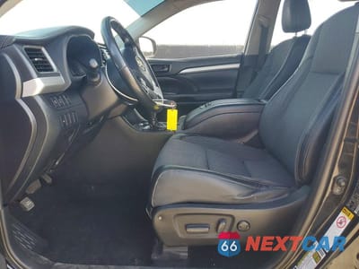 Zdjęcie 7 z 12 samochodu: 2019 TOYOTA HIGHLANDER LE PLUS VIN:5TDZZRFH5KS341232 - miniatura