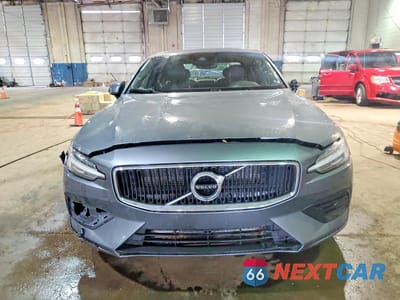 Piąte zdjęcie samochodu w środku: 2020 VOLVO S60 T6 MOMENTUM VIN:7JRA22TK5LG043060 - miniatura