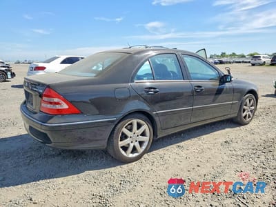 Trzecie zdjęcie samochodu z tyłu: 2003 MERCEDES-BENZ C 230K SPORT SEDAN VIN:WDBRF40J43F399789 - miniatura