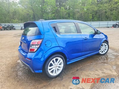 Trzecie zdjęcie samochodu z tyłu: 2020 CHEVROLET SONIC LT VIN:1G1JD6SB9L4140659 - miniatura