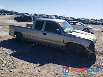 Czwarte zdjęcie samochodu z boku: 2002 CHEVROLET SILVERADO C1500 VIN:2GCEC19T721125231 - miniatura