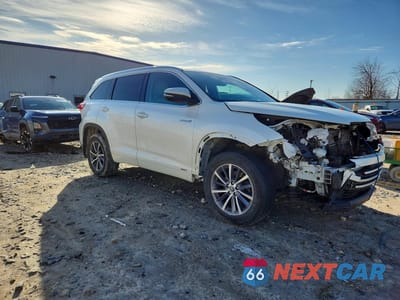 Czwarte zdjęcie samochodu z boku: 2018 TOYOTA HIGHLANDER HYBRID XLE VIN:5TDJGRFH6JS039160 - miniatura