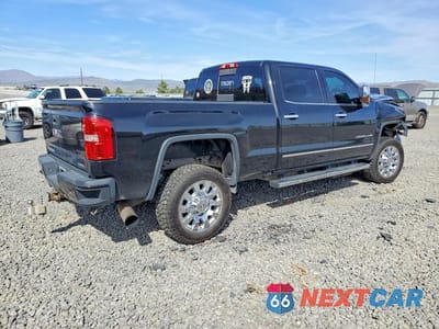 Trzecie zdjęcie samochodu z tyłu: 2017 GMC SIERRA K2500 DENALI VIN:1GT12UEY5HF124987 - miniatura