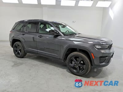 Czwarte zdjęcie samochodu z boku: 2025 JEEP GRAND CHEROKEE LAREDO VIN:1C4RJHAG8SC362206 - miniatura