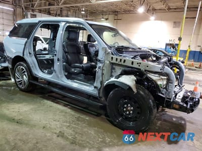 Czwarte zdjęcie samochodu z boku: 2025 LINCOLN NAVIGATOR RESERVE VIN:5LMJJ2LG2SEL13474 - miniatura