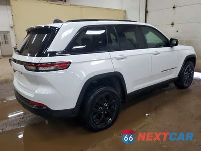 Trzecie zdjęcie samochodu z tyłu: 2024 JEEP GRAND CHEROKEE LAREDO VIN:1C4RJHAG7RC256145 - miniatura