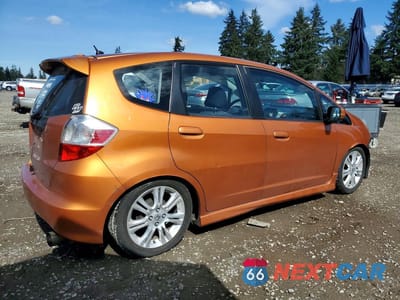 Trzecie zdjęcie samochodu z tyłu: 2010 HONDA FIT SPORT VIN:JHMGE8G40AS013763 - miniatura