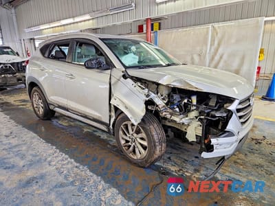 Czwarte zdjęcie samochodu z boku: 2017 HYUNDAI TUCSON SE VIN:KM8J3CA49HU273372 - miniatura