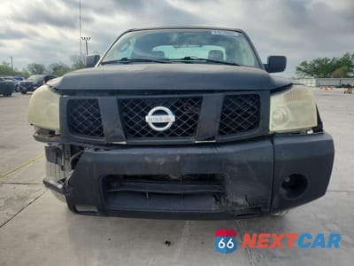Piąte zdjęcie samochodu w środku: 2004 NISSAN TITAN XE VIN:1N6AA06A64N559771 - miniatura