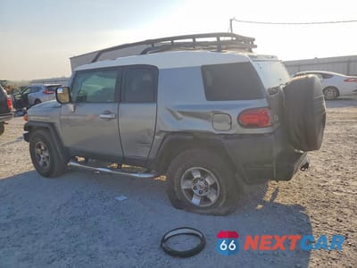 Drugie zdjęcie samochodu z przodu: 2010 TOYOTA FJ CRUISER BASE VIN:JTEBU4BF8AK075309 - miniatura