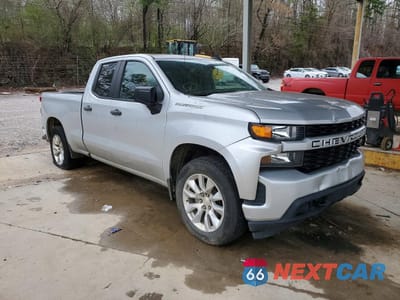 Czwarte zdjęcie samochodu z boku: 2022 CHEVROLET SILVERADO LTD C1500 CUSTOM VIN:1GCRWBEK2NZ214096 - miniatura