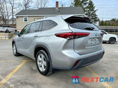 Drugie zdjęcie samochodu z przodu: 2022 TOYOTA HIGHLANDER HYBRID LE VIN:5TDBBRCHXNS559147 - miniatura