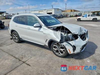 Czwarte zdjęcie samochodu z boku: 2022 BMW X3 SDRIVE30I VIN:5UX43DP02N9K26029 - miniatura