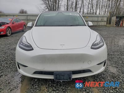 Piąte zdjęcie samochodu w środku: 2021 TESLA MODEL Y VIN:5YJYGAEE5MF196386 - miniatura