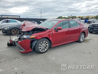 2022 TOYOTA CAMRY 4T1C11AKXNU647713 - główne zdjęcie licytacji z USA - miniatura