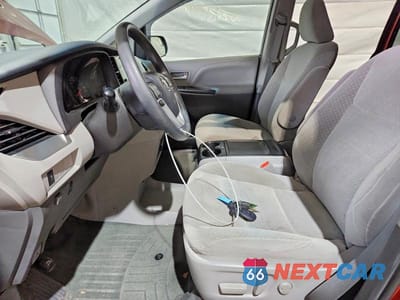 Zdjęcie 7 z 13 samochodu: 2017 TOYOTA SIENNA LE 8-PASSENGER VIN:5TDKZ3DC0HS872787 - miniatura