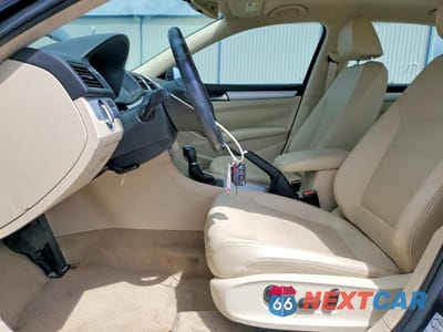 Zdjęcie 7 z 11 samochodu: 2012 VOLKSWAGEN PASSAT SE VIN:1VWBP7A38CC016503 - miniatura