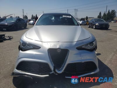 Piąte zdjęcie samochodu w środku: 2018 ALFA ROMEO GIULIA Q4 VIN:ZARFAEDN0J7563901 - miniatura