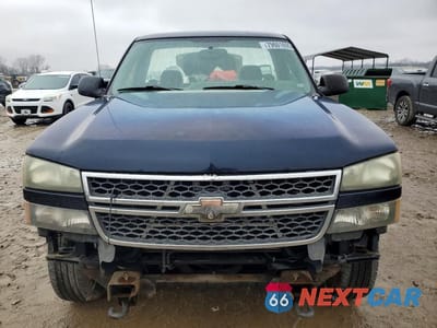 Piąte zdjęcie samochodu w środku: 2005 CHEVROLET SILVERADO K2500 HEAVY DUTY VIN:1GCHK24235E285436 - miniatura