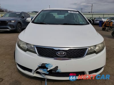 Piąte zdjęcie samochodu w środku: 2013 KIA FORTE VIN:KNAFU4A26D5740390 - miniatura