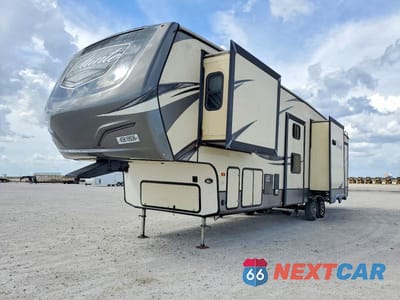 Drugie zdjęcie samochodu z przodu: 2018 KEYSTONE VOLANTE CAMPER VIN:4YDF37525J9361447 - miniatura