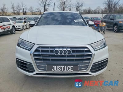 Piąte zdjęcie samochodu w środku: 2019 AUDI Q5 PREMIUM VIN:WA1ANAFY5K2108303 - miniatura