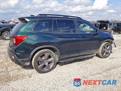 Trzecie zdjęcie samochodu z tyłu: 2019 HONDA PASSPORT TOURING VIN:5FNYF7H97KB004936 - miniatura