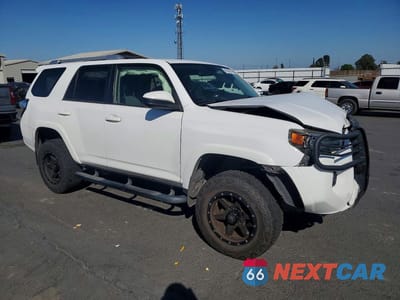 Czwarte zdjęcie samochodu z boku: 2016 TOYOTA 4RUNNER SR5 VIN:JTEBU5JR9G5396557 - miniatura