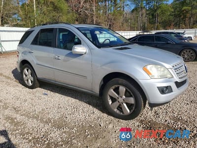Czwarte zdjęcie samochodu z boku: 2010 MERCEDES-BENZ ML 350 VIN:4JGBB5GB5AA580439 - miniatura