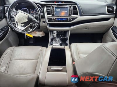 Zdjęcie 8 z 11 samochodu: 2017 TOYOTA HIGHLANDER XLE VIN:5TDJZRFHXHS391808 - miniatura