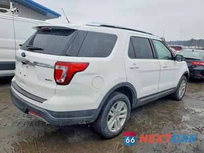 Trzecie zdjęcie samochodu z tyłu: 2019 FORD EXPLORER XLT VIN:1FM5K8D83KGB46641 - miniatura