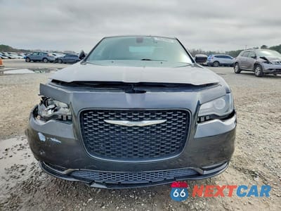 Piąte zdjęcie samochodu w środku: 2015 CHRYSLER 300 S VIN:2C3CCABG2FH743160 - miniatura