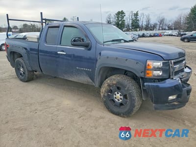 Czwarte zdjęcie samochodu z boku: 2010 CHEVROLET SILVERADO K1500 LT VIN:1GCSKSE3XAZ145075 - miniatura