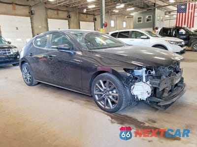 Czwarte zdjęcie samochodu z boku: 2021 MAZDA 3 SELECT VIN:JM1BPAKLXM1330469 - miniatura