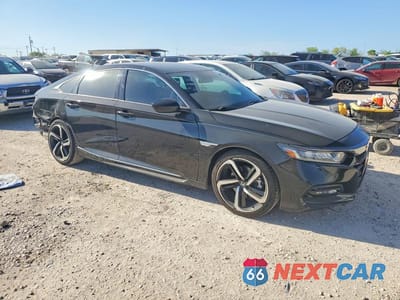 Czwarte zdjęcie samochodu z boku: 2018 HONDA ACCORD SPORT VIN:1HGCV1F34JA014079 - miniatura