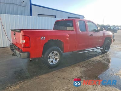 Trzecie zdjęcie samochodu z tyłu: 2011 CHEVROLET SILVERADO K1500 LT VIN:1GCRKSE37BZ142716 - miniatura