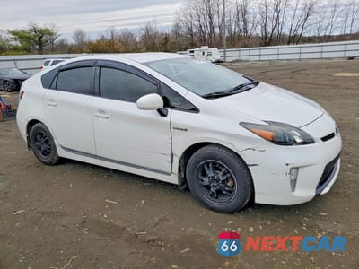 Czwarte zdjęcie samochodu z boku: 2013 TOYOTA PRIUS THREE VIN:JTDKN3DU2D5690237 - miniatura