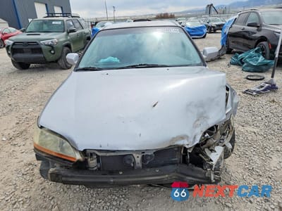 Piąte zdjęcie samochodu w środku: 2000 HONDA ACCORD LX VIN:JHMCG6657YC005526 - miniatura